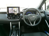 カローラクロスHVの運転席周りです。