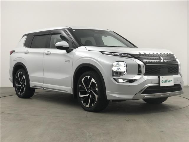 アウトランダーPHEV 2.4 P 4WDサンルーフ