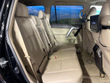 後部座席も気になるようなキズ・汚れやへたり等、大きなダメージはなく、良好な状態です。