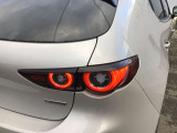 リアのライトは一目でマツダ車と判断できるようなデザインとなっております。