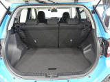 コンパクトカーながら広々としたラゲージスペースを備えています。