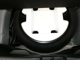 【応急用タイヤ】応急用タイヤが付属します。こちらもしっかりと点検してお渡しいたします。