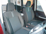 運転席シートは上下アジャスターが装備されているので好みの高さに調節することができます!