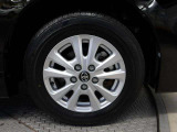 純正15インチアルミ!タイヤサイズは195/65R15です
