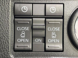 【両側パワースライドドア】スマートキーや運転席のスイッチで後席両側スライドドアの開閉が可能♪電動だから力を入れてドアを開ける必要が無く、小さなお子様でも簡単に開け閉めでき快適です♪