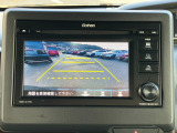 バックモニター装備。画面にて後方の確認が行えるので、バック駐車や車庫入れの際には重宝します。車の運転に慣れない方でも安心のガイドライン表示機能付。