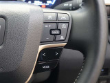 レーダークルーズコントロール(全車速追従機能付)付きです。車速に応じて追従支援してくれるので、ロングドライブも快適です。詳細は販売店スタッフまでおたずねください。