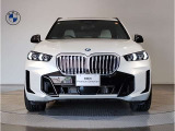 【キドニーグリル】BMWは約90年もの間、ほぼ全ての車両にひと目でBMWだと分かるこの特徴的なフロントグリルが備えられ、デザイン・アイコンとして親しまれてきました。