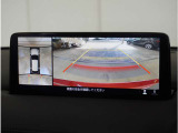 【360&deg;ビュー・モニター】クルマを真上から見たような俯瞰(ふかん)映像や助手席側のサイド映像など、視点を切り替えて表示。さまざまなアングルで視界をサポートします。