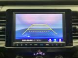 バックでの車庫入れも安心です! リアカメラが付いているバックモニター付のナビを装備しております。操作線もついており距離感も画面から確認できます。