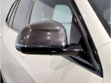 【BMWミラー】視認性の高いスタイリッシュなミラー。自動防眩機能も付いており夜間のドライビングをサポートします。
