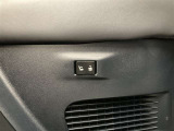 後席電動リクライニングです。リラックスできるポジションで同乗者も快適にお過ごしいただけます^^