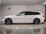 【拘りのFR】BMWが多く採用するFR車。ダイレクトでスポーティな加速感・シャープなハンドリングを実現。縦置きエンジンレイアウトにより、フラットで上質な乗り味です。