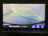 バックでの車庫入れも安心です! リアカメラが付いているバックモニター付のナビを装備しております。操作線もついており距離感も画面から確認できます。