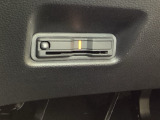 ハンドルの左下にETCがついています。高速道路の料金所の通過も楽々です。 カードの取り出しもしやすい場所についています。