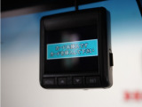 ◆ドライブレコーダー◆映像・音声などを記録する自動車用の装置です。 もしもの事故の際の記録はもちろん、旅行の際の思い出としてドライブの映像を楽しむことができます。