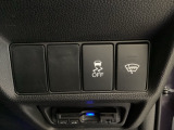 VSA装備車です。VSAはドライバーの操作と車の動きを見守っています。もし車の挙動が乱れたとき、4輪別々にブレーキをかけたり、エンジンパワーをしぼることによって車を安定させます。