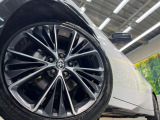 【純正19インチアルミホイール】外観にマッチした純正アルミホイールを装着しております。各種社外アルミホイールや、スタッドレスタイヤも取扱いしております。是非ご相談ください♪
