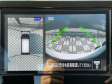 アラウンドビューモニター。前後左右の4つのカメラで車を上から見たような映像をナビ画面に映すので人や物を確認できとても安全です。
