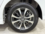 おしゃれは足元から!全体の印象をグッと引き締めるアルミホイールを装備しています★