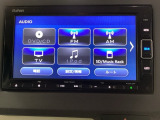 ナビゲーションはフルセグTV、インターナビ対応のGathers純正メモリーナビを搭載しています。Bluetoothオーディオ機能がありますので、スマートフォンなどの音楽も再生できます。