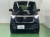 LEDヘッドライトを装備しています。LEDヘッドライトはとても明るく、雨の日や夜間走行も安全・安心です。オートライトコントロール付きで周囲の明るさに応じて自動で点灯・消灯します