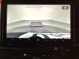 ギヤをR(バック)に入れるとナビ(社外品)の画面に後ろの映像が映るリアカメラ付です。後退時、コンディションが悪い視界でもカラーバックモニターがドライバーをサポートします。