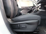 パワーシート搭載。微妙な調整が手軽にでき、ピッタリなポジションで運転することが可能です。