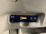 ハンドルの左下にETCがついています。高速道路の料金所の通過も楽々です。 カードの取り出しもしやすい場所についています。