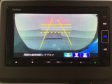 バックでの車庫入れも安心です! リアカメラが付いているバックモニター付のナビを装備しております。操作線もついており距離感も画面から確認できます。
