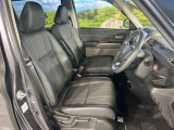 運転席シート廻りは使用感も少なく、良好な状態となっています。前オーナー様が丁寧に使っていたことがよくわかりますね。
