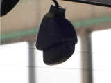 この車にはリアにもドライブレコーダーを装備しております◆映像・音声などを記録する自動車用の装置です。 もしもの事故の際の記録はもちろん、旅行の際の思い出としてドライブの映像を楽しむことができます。