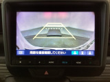 バックでの車庫入れも安心です! リアカメラが付いているバックモニター付のナビを装備しております。操作線もついており距離感も画面から確認できます。