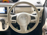 インテリアに合わせたデザインのステアリングは、運転される方のことも考え、運転しやすい形状、大きさです。是非一度、実際に触ってお確かめください。