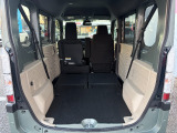シートを倒せば大きな荷物も積み込み可能です!!