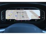 デジタルメータークラスターDigital Cockpit Pro。基本の速度計とタコメーターの表示に加え、ナビを大きく表示することもできます。画面の切り替えはステアリングホイールのボタンで簡単に操作できます。