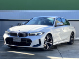 【BMWの伝統】BMWのお車は、&ldquo;駆け抜ける歓び&rdquo;を意識し、走行の安定性とコーナリングの良さを追求し、思い通りにハンドルの操作可能です。