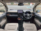 ダッシュボードやステアリング等に目立つ傷や色褪せなども無く、タバコや芳香剤なども匂いもなく綺麗なインテリアです。