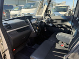 自社認証工場を完備しておりますので、納車前の車検・整備や、アフターメンテナスもばっちりですので、安心して当社にお任せ下さい。また、当社にて車輌ご成約のお客様はオイル交換永久無料のサービス付きです!