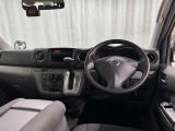 高いホールド性で運転姿勢が安定します。長距離ドライブでも疲れにくいのが魅力です。快適なドライビングライフをお送りください♪