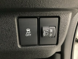 ハンドルの右側にはヘットライトリベライザーとVSA(ABS+TCS+横滑り抑制)の解除スイッチがついています。ヘッドライトリベライザーは道路状況や積荷の加重に応じてライトの高さを調節できます。