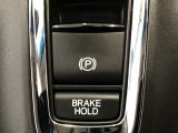 指先の操作でパーキングブレーキの「作動と解除」が行うことができる装備。ブレーキペダルから足を離しても停止し続けてくれるオートブレーキホールド機能。信号待ちなどの際には便利。ECO運転で低燃費走行♪