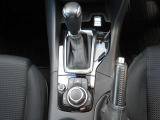 MTモード付ATです。スポーティに走りたいときにはワンタッチで切り替えできてギアを固定できます。