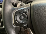ステアリングスイッチがついていますので、オーディオのチャンネル変更、ボリューム、ジャンル変更が操作可能です。ハンドルから手を離さず安全に操作できます。