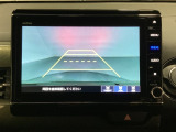 バックでの車庫入れも安心です! リアカメラが付いているバックモニター付のナビを装備しております。操作線もついており距離感も画面から確認できます。