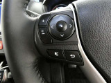 【ステアリングスイッチ】ハンドルにある操作スイッチでステレオのボリュームやソースの変更が出来ます。