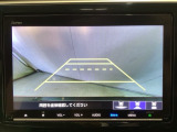 バックでの車庫入れも安心です! リアカメラが付いているバックモニター付のナビを装備しております。操作線もついており距離感も画面から確認できます。