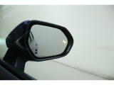 ウインカーミラーにはBSM(ブラインドスポットモニター)を搭載。隣を走る車両が死角に入るとLEDインジケーターを点灯。また、ウィンカーを出すとインジケーターも光って点滅!注意を促してくれます