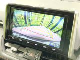 【バックカメラ】駐車時に後方がリアルタイム映像で確認できます。大型商業施設や立体駐車場での駐車時や、夜間のバック時に大活躍!運転スキルに関わらず、今や必須となった装備のひとつです!