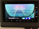 バックでの車庫入れも安心です! リアカメラが付いているバックモニター付のナビを装備しております。操作線もついており距離感も画面から確認できます。